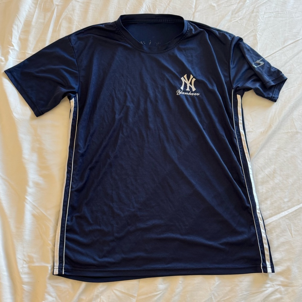 Vintage New York Yankees Embroidered Performance Shirt Men’s Large in Blue